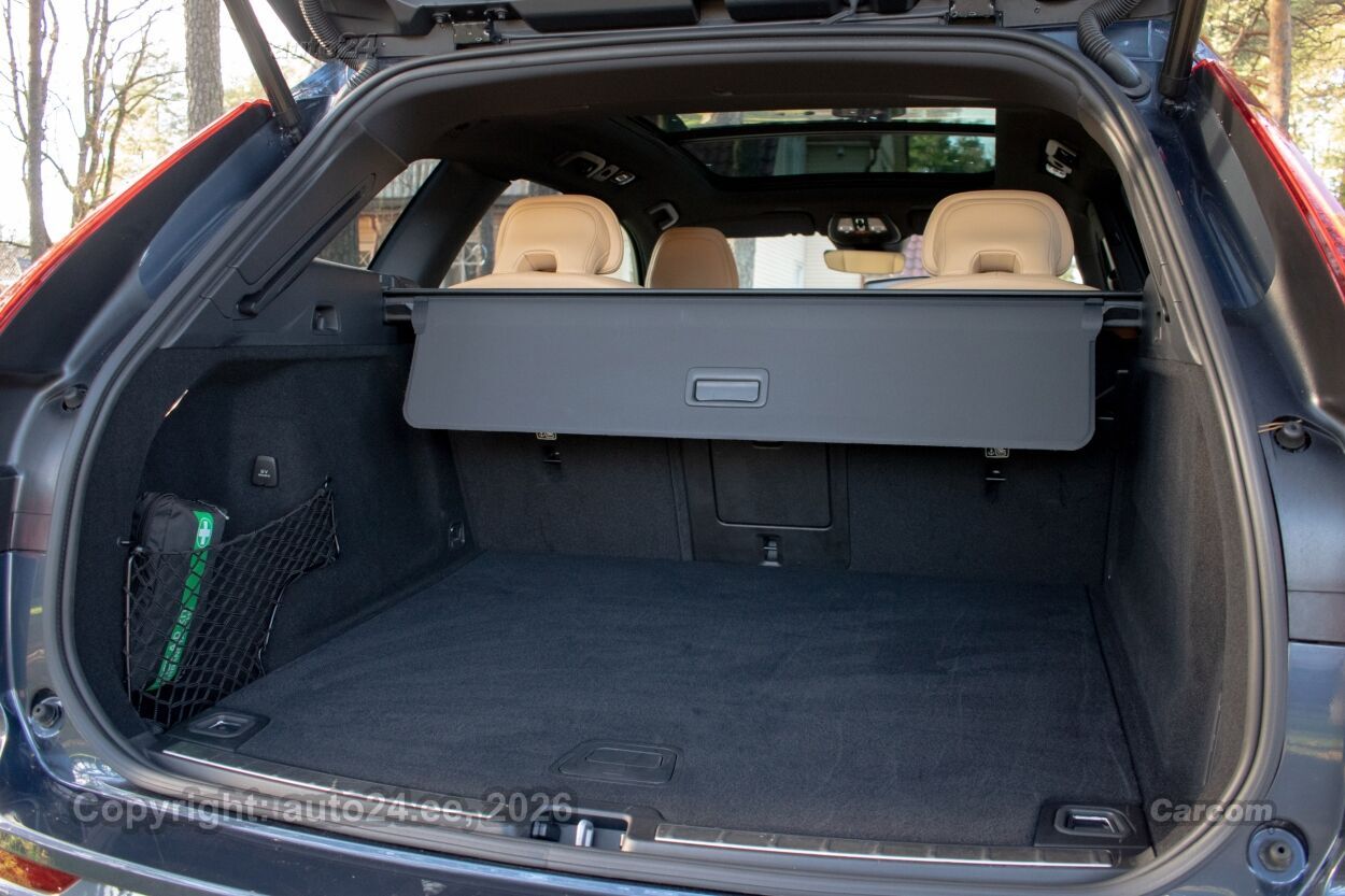 Volvo XC60 AWD Ultimate DARK Intelli PRO Xenium Fullopt 2.0 B4 KERS MHEV Kerghübriid 145 kW