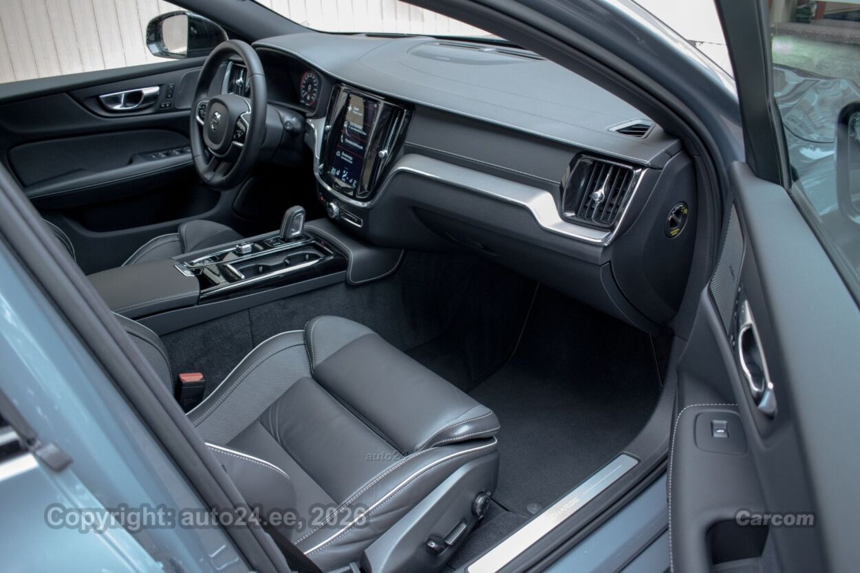 Volvo V60 AWD DARK R-Design Intelli Safe Xenium Wntr 2.0 T6 Recharge Plug-In Long Range 293 kW