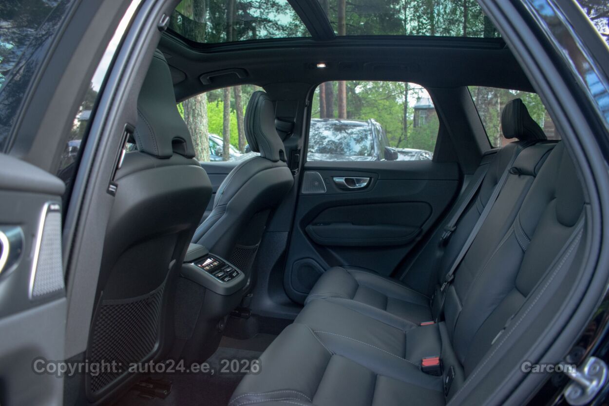 Volvo XC60 MY26 Facelift Ultra Black Fullopt 2.0 B5 AWD MHEV Kerghübriid 184 kW