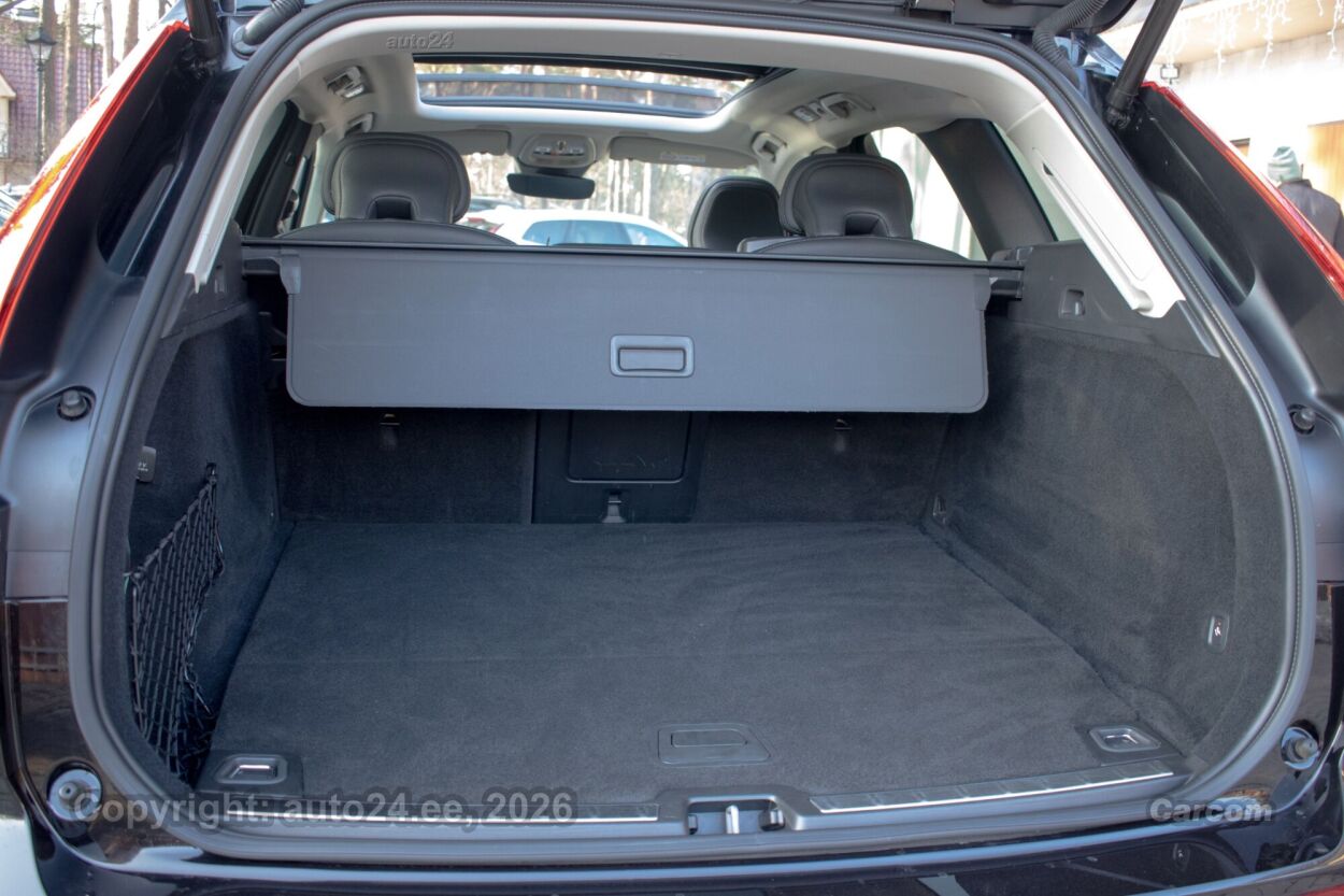 Volvo XC60 AWD DARK Plus Intelli Safe PRO Wntr 2.0 T8 Recharge PHEV Long Range MY2023 335 kW