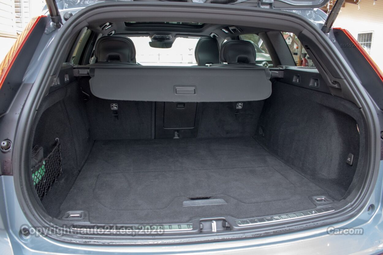 Volvo V60 AWD DARK R-Design Intelli Safe Xenium Wntr 2.0 T6 Recharge Plug-In Long Range 293 kW