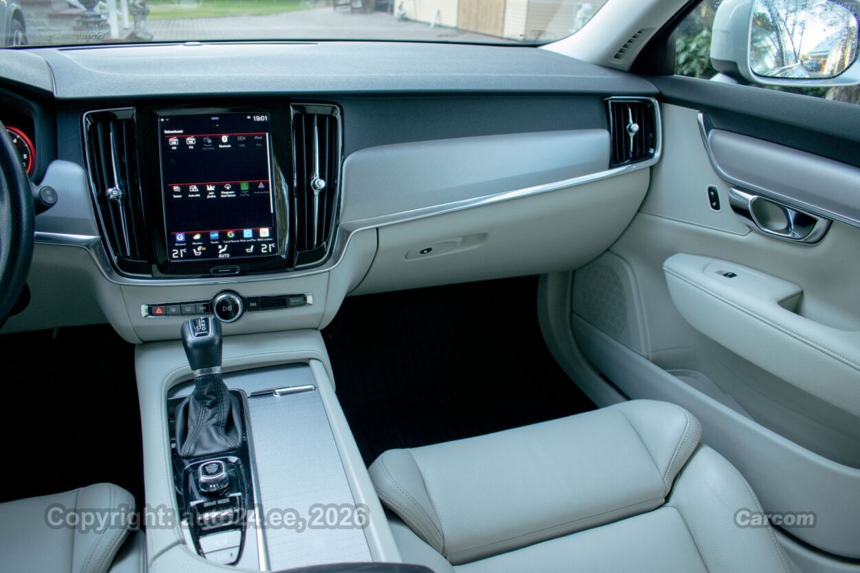Volvo V90 Cross Country AWD Intelli SAFE PRO Family Wntr 2.0 D4 MY2019 140 kW