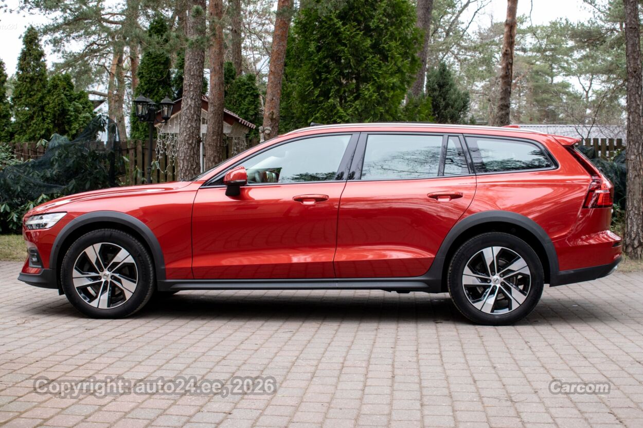 Volvo V60 Cross Country AWD PLUS Bright Intelli Safe PRO 2.0 B4 MHEV Kerghübriid MY2023 145 kW