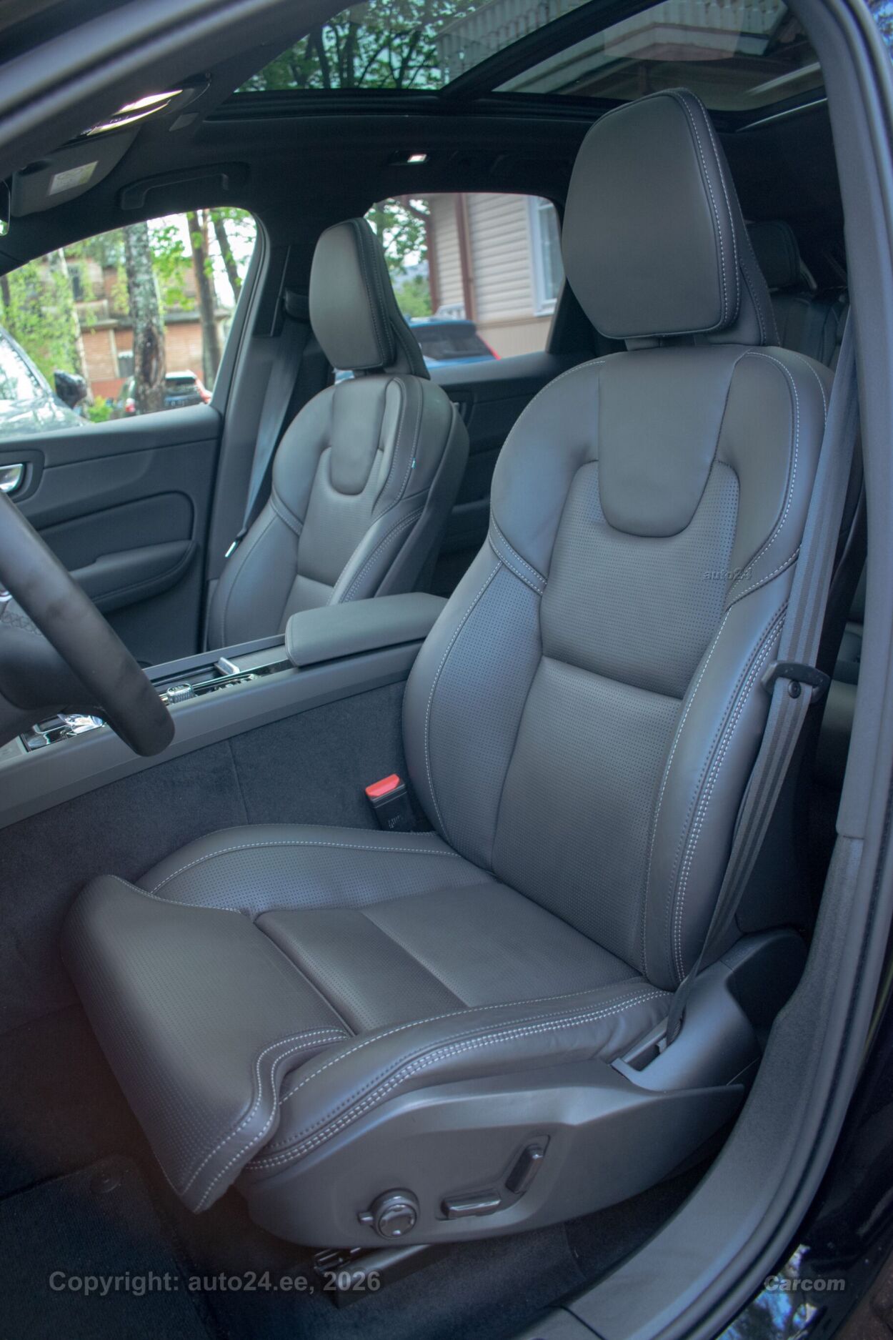 Volvo XC60 MY26 Facelift Ultra Black Fullopt 2.0 B5 AWD MHEV Kerghübriid 184 kW