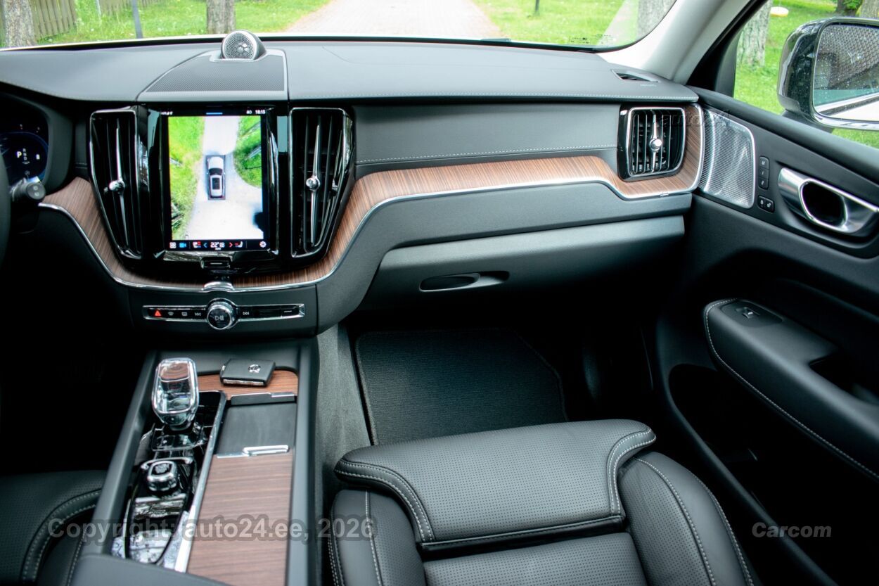 Volvo XC60 AWD ULTIMATE DARK Intelli PRO Xenium FULLOPT 2.0 B4 AWD KERS MHEV Kerghübriid 145 kW