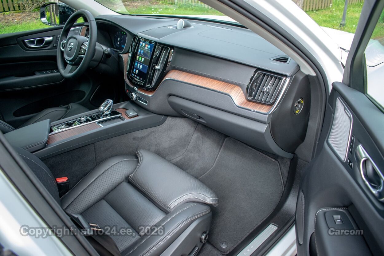 Volvo XC60 AWD ULTIMATE DARK Intelli PRO Xenium FULLOPT 2.0 B4 AWD KERS MHEV Kerghübriid 145 kW