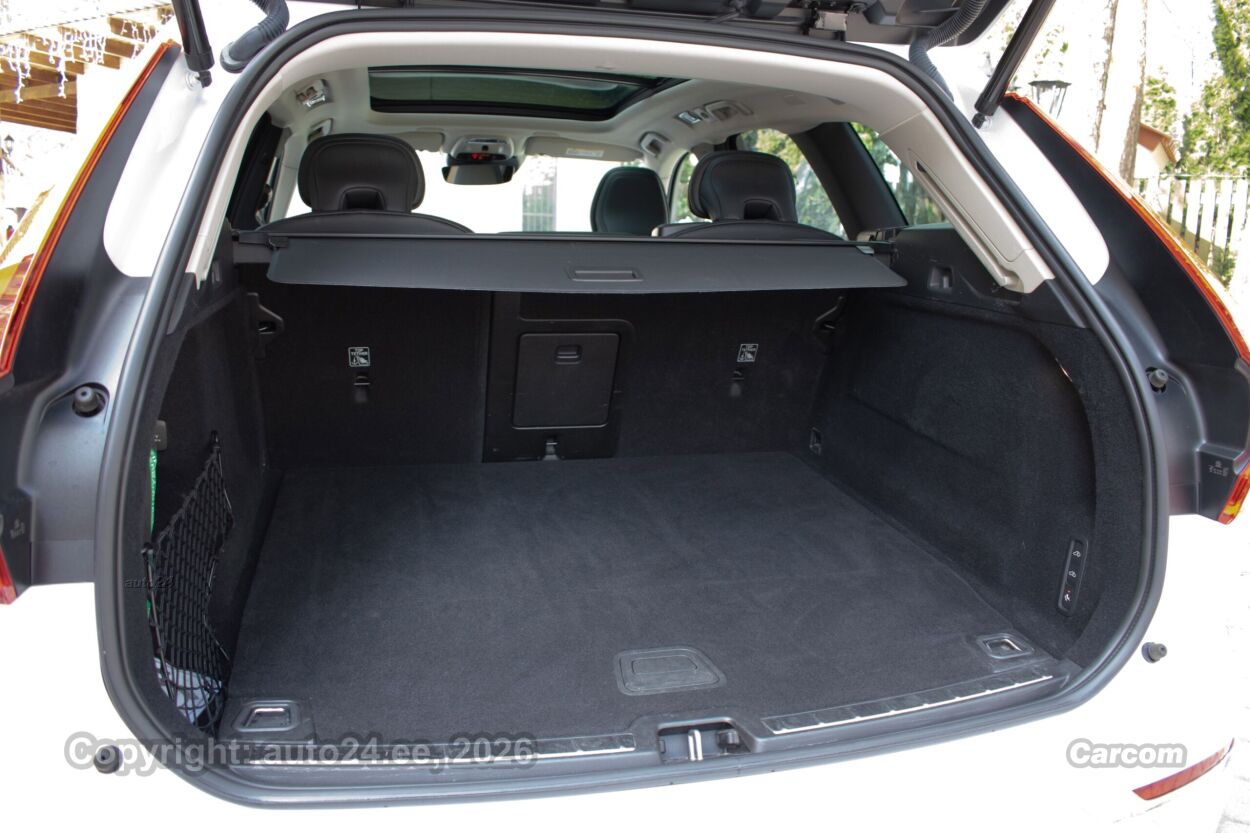 Volvo XC60 AWD T8 Inscription Intelli PRO Xenium Wntr Fu 2.0 T8 Recharge PHEV Long Range 288 kW