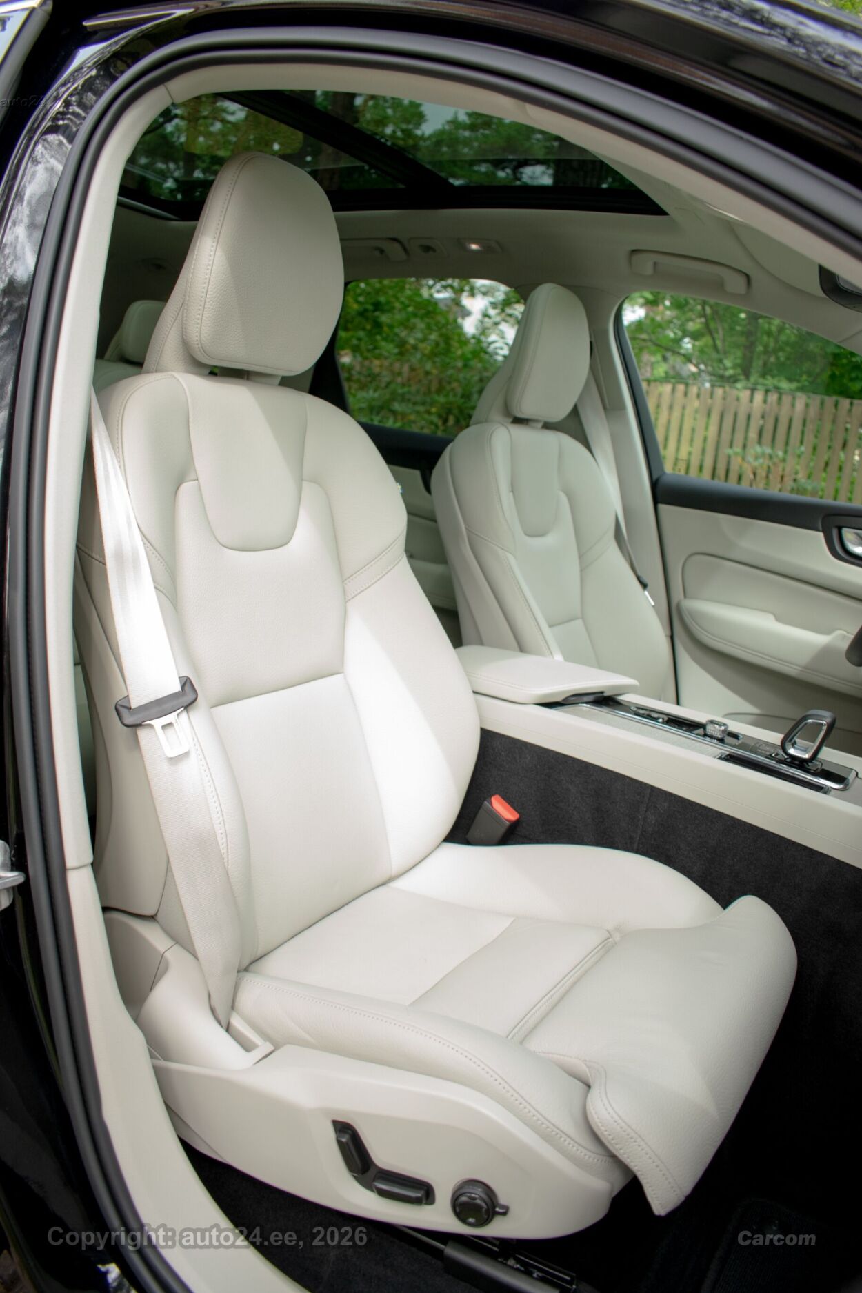 Volvo XC60 AWD H&K Long Range PLUS Intelli PRO Wntr 2.0 T6 PHEV Recharge Plug-In 293 kW