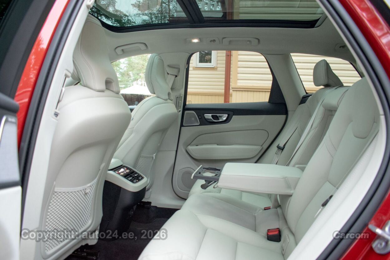 Volvo XC60 MY24 Ultimate DARK Xenium Intelli PRO Wntr 2.0 B4 AWD MHEV Kerghübriid 145 kW