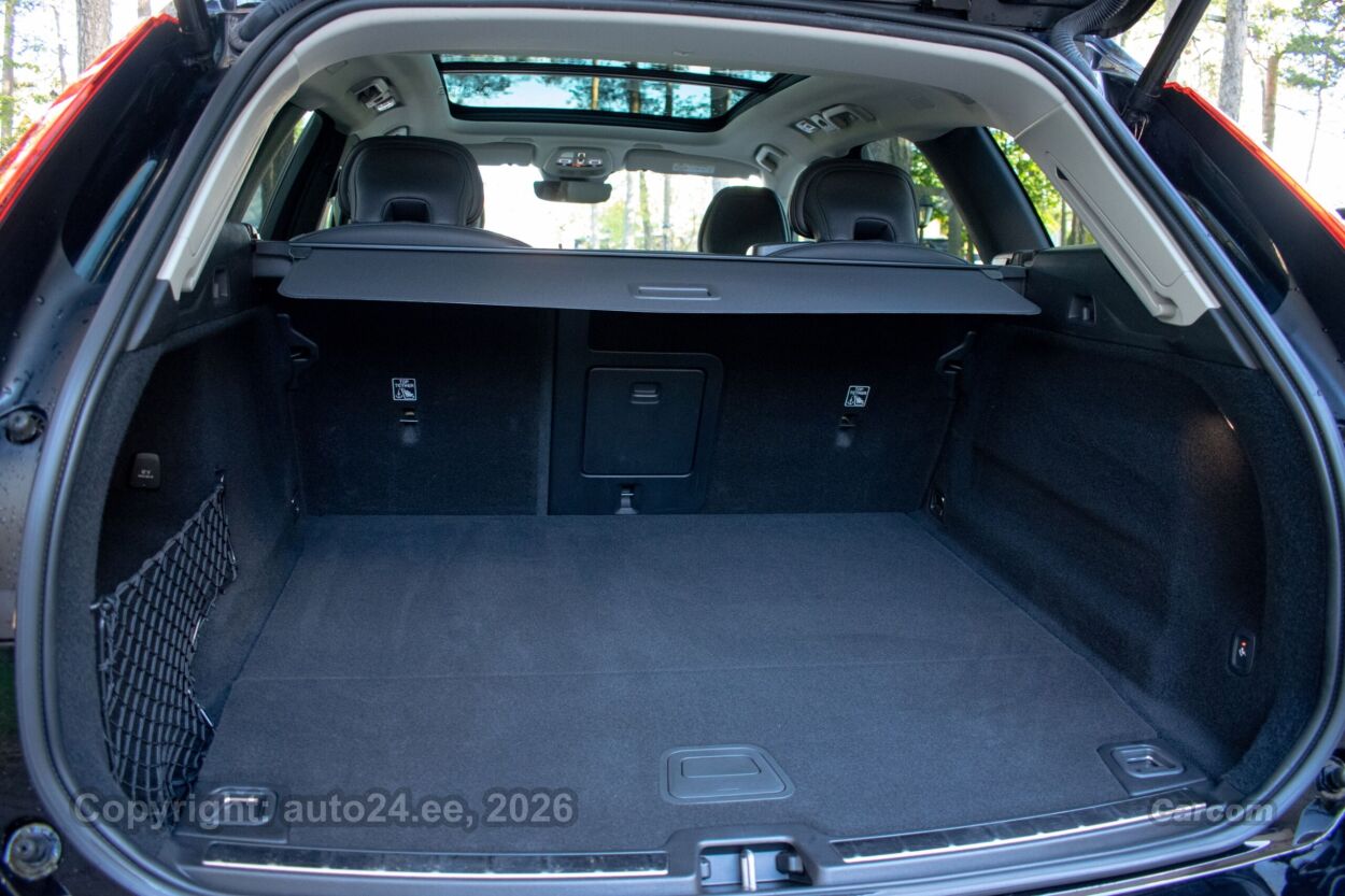 Volvo XC60 360c DARK Long Range Fam Intelli Safe PRO Wnt 2.0 T6 Recharge Plug-In Long Range 293 kW