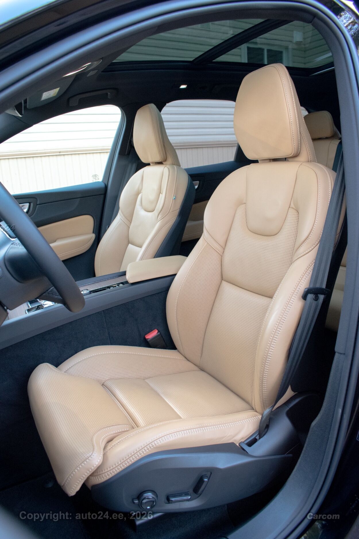 Volvo XC60 AWD B&W Ultimate DARK Intelli PRO Xenium Full 2.0 B4 AWD KERS MHEV Kerghübriid 145 kW