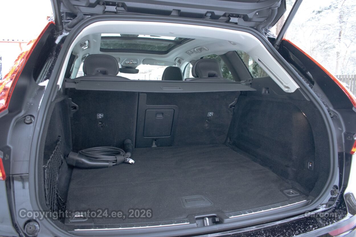 Volvo XC60 AWD DARK Plus Intelli Safe PRO Wntr 2.0 T8 Recharge PHEV Long Range MY2023 335 kW