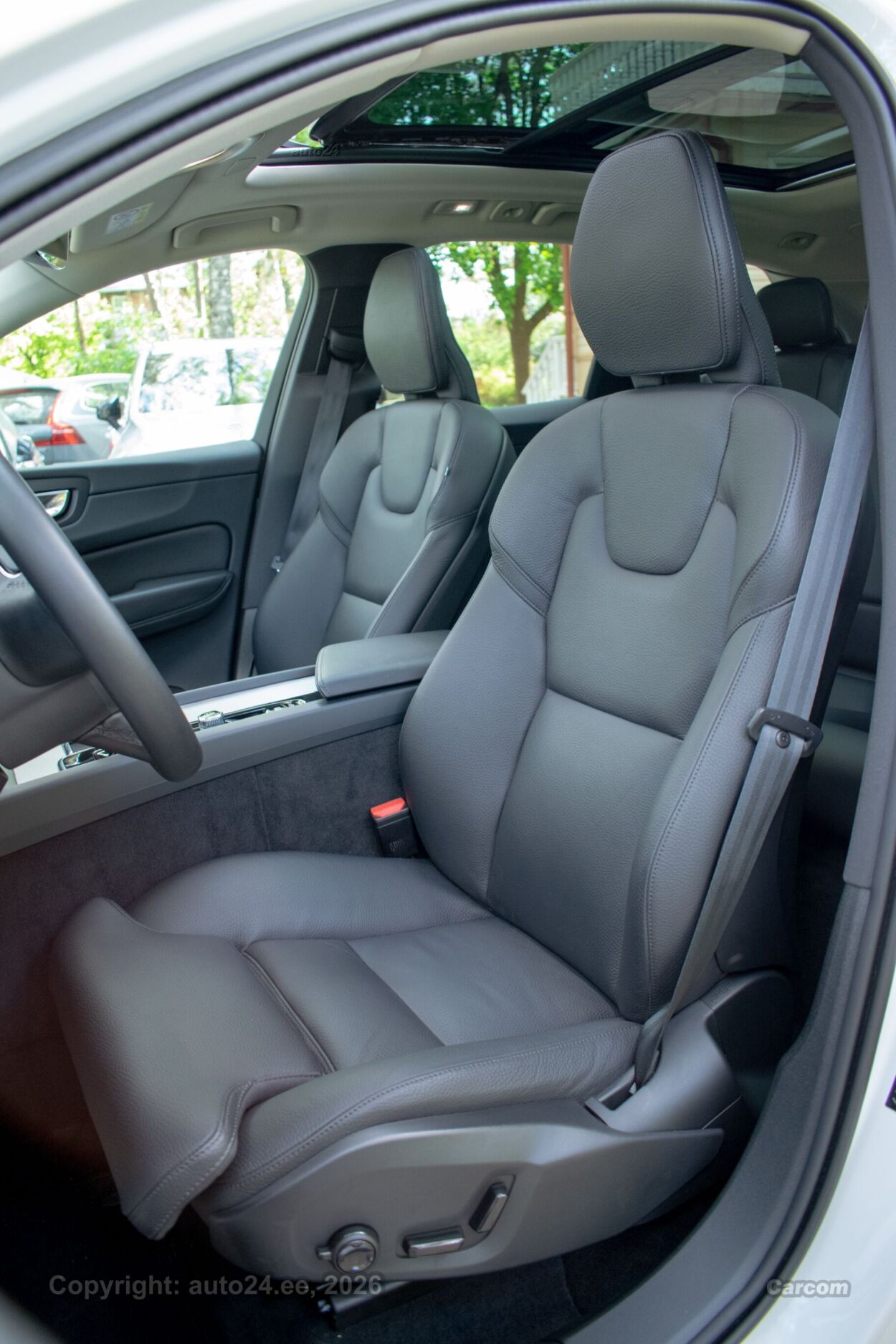 Volvo XC60 AWD Bright PLUS Intelli Safe Wntr 2.0 B4 MHEV Kerghübriid 145 kW