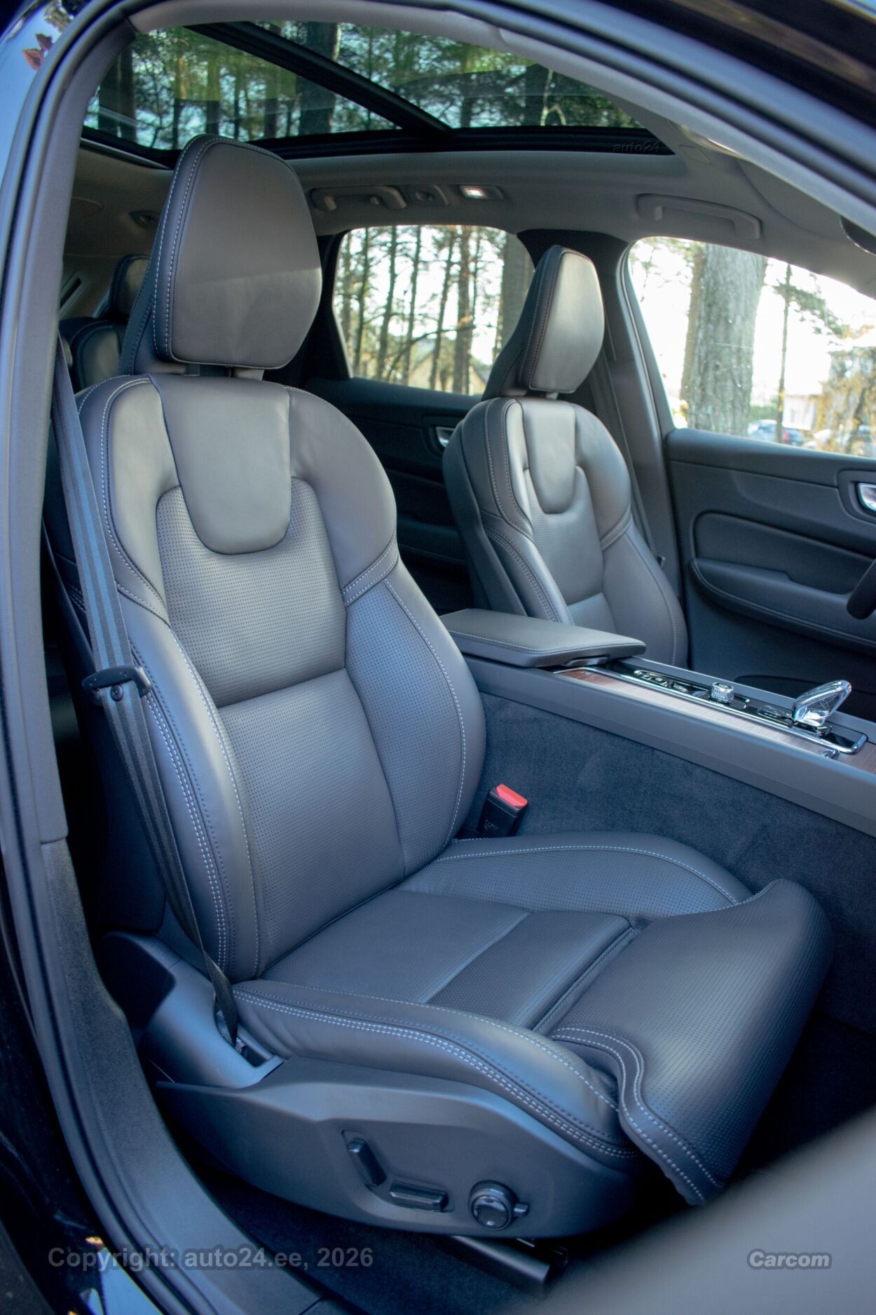 Volvo XC60 Ultimate DARK Xenium Fullopt 2.0 B4 MHEV KERS Kerghübriid 145 kW