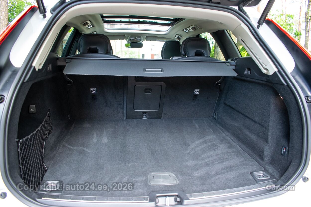 Volvo XC60 AWD Bright PLUS Intelli Safe Wntr 2.0 B4 MHEV Kerghübriid 145 kW
