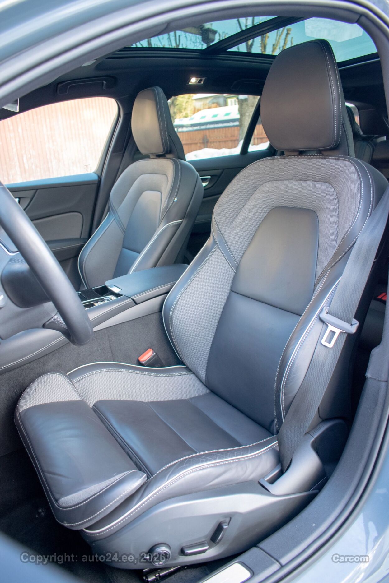 Volvo V60 AWD DARK R-Design Intelli Safe Xenium Wntr 2.0 T6 Recharge Plug-In Long Range 293 kW