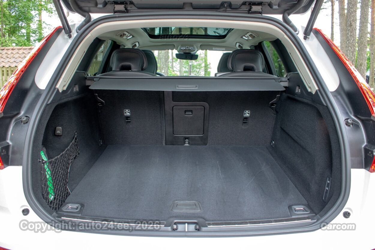 Volvo XC60 AWD ULTIMATE DARK Intelli PRO Xenium FULLOPT 2.0 B4 AWD KERS MHEV Kerghübriid 145 kW