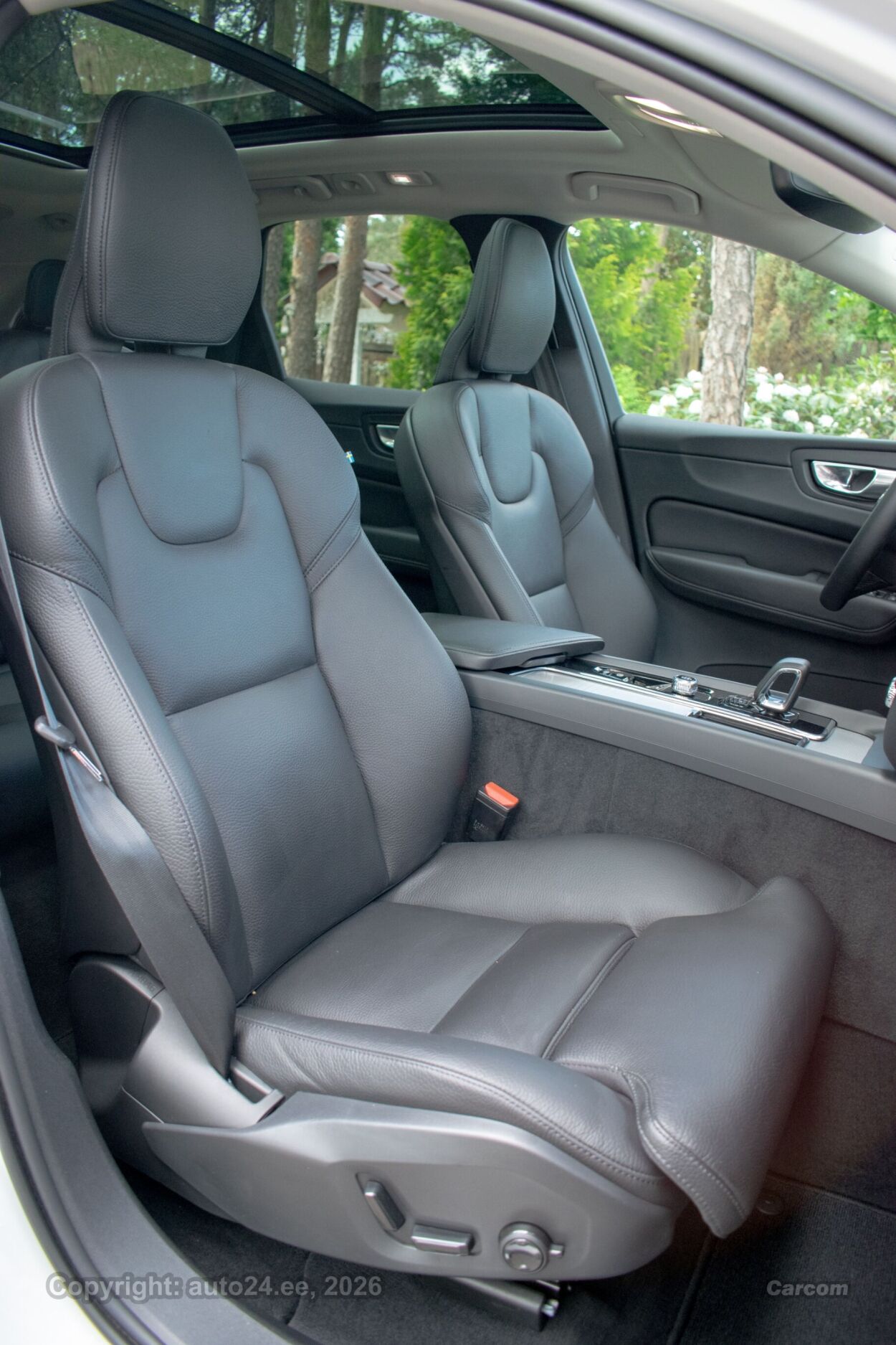 Volvo XC60 AWD Bright PLUS Intelli Safe Wntr 2.0 B4 MHEV Kerghübriid 145 kW