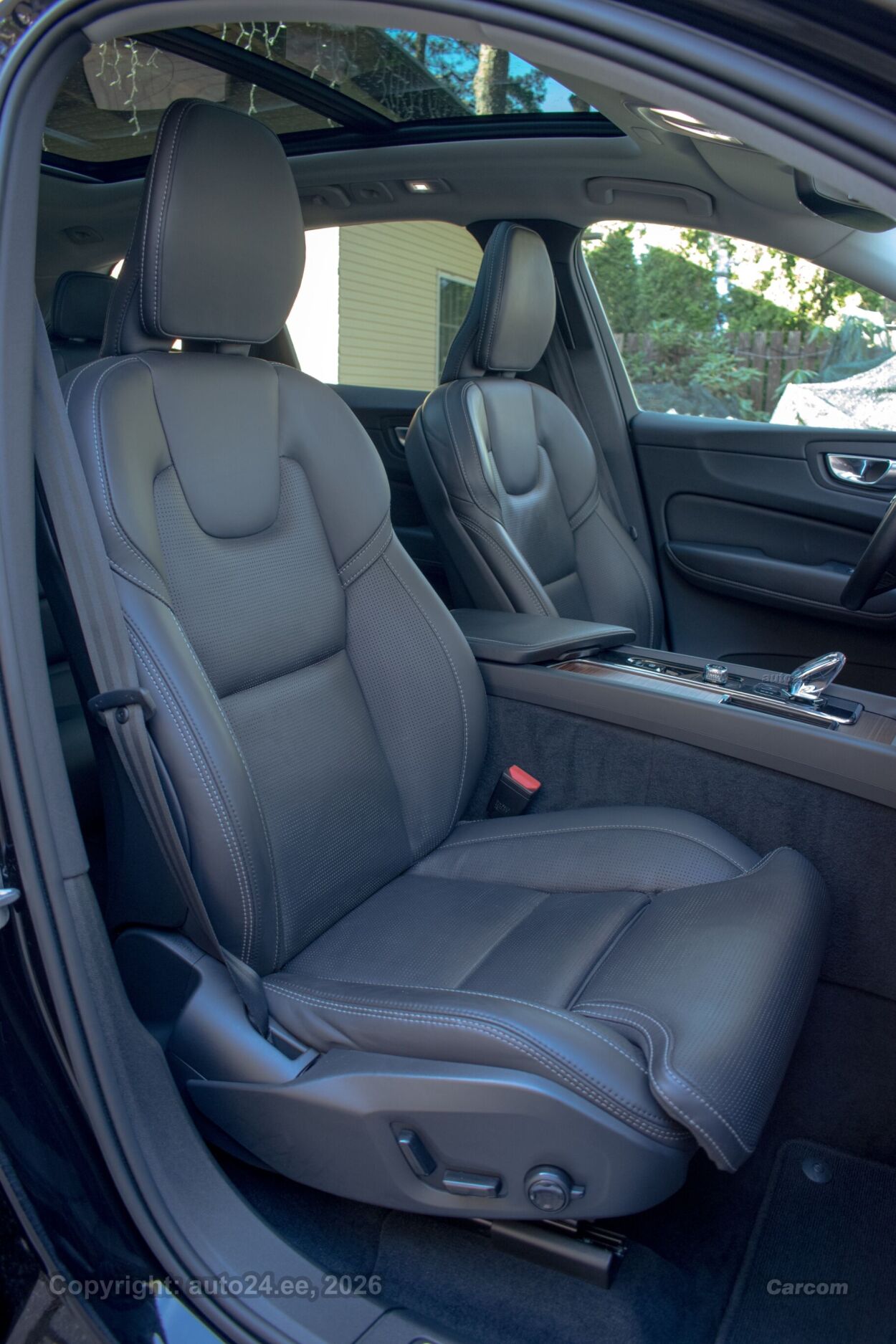 Volvo XC60 AWD DARK PLUS Intelli Safe PRO Wntr PRO 2.0 B4 MHEV KERS Kerghübriid 145 kW