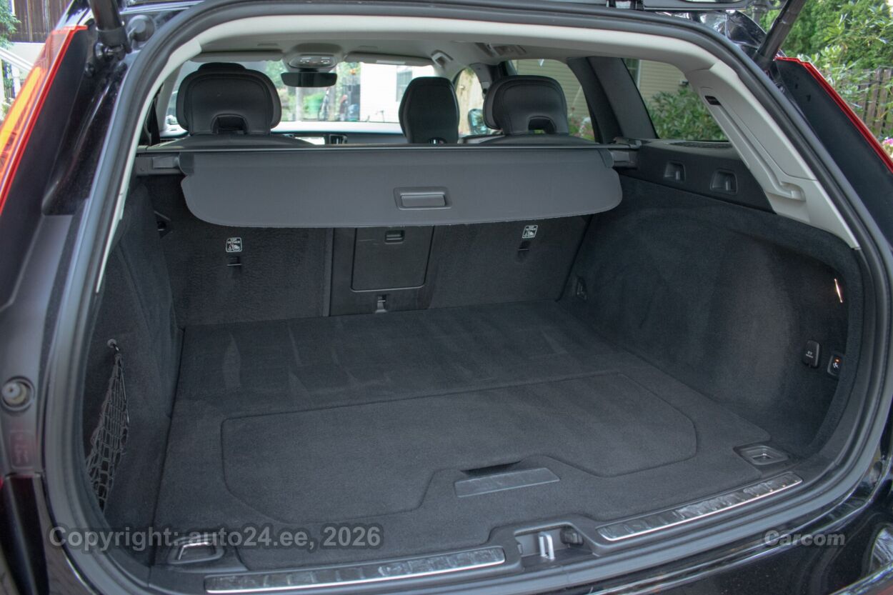 Volvo V60 Cross Country AWD PLUS Intelli Safe PRO Wntr 2.0 B4 AWD MHEV Kerghübriid 145 kW