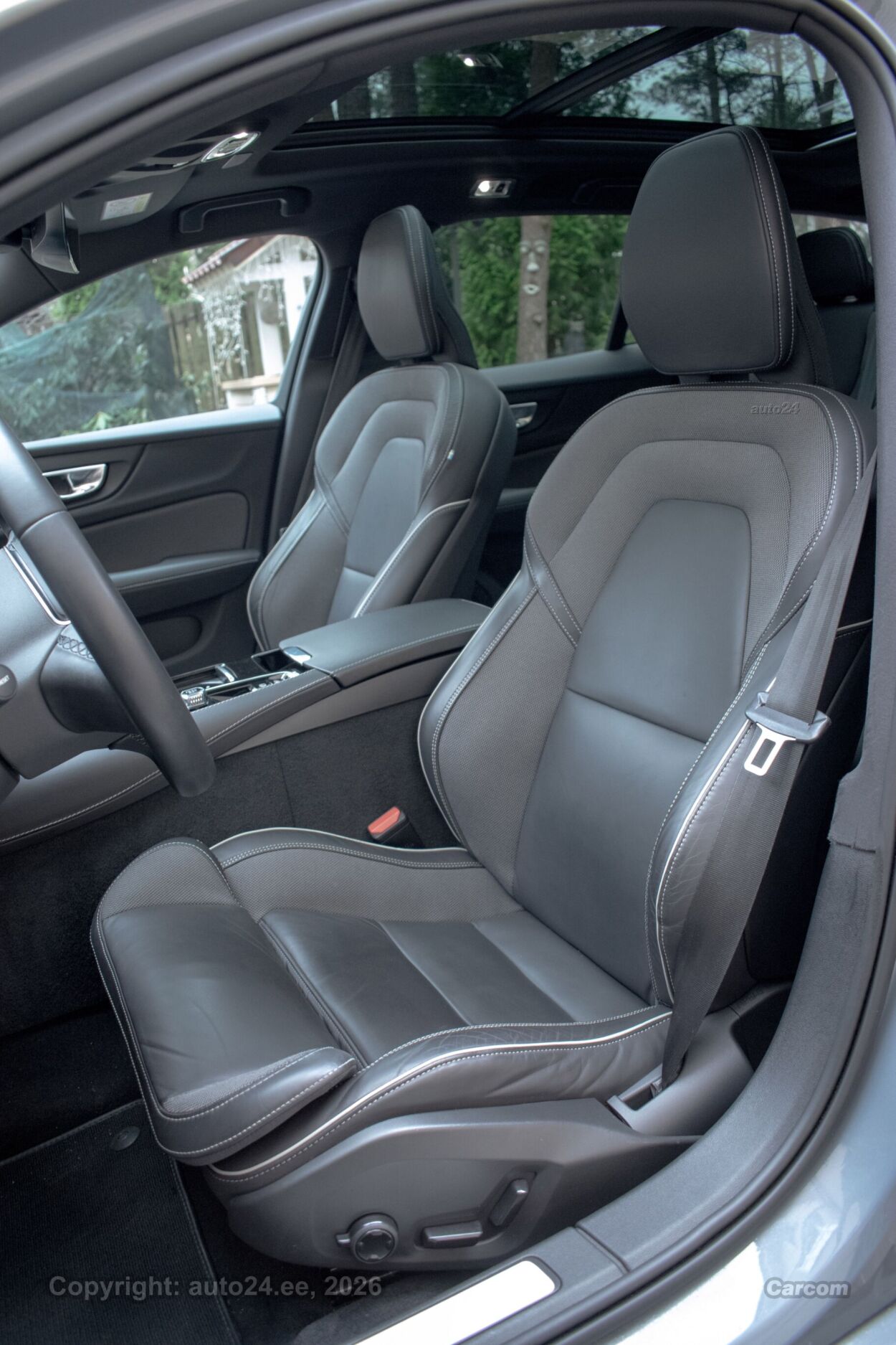 Volvo V60 AWD DARK R-Design Intelli Safe Xenium Wntr 2.0 T6 Recharge Plug-In Long Range 293 kW