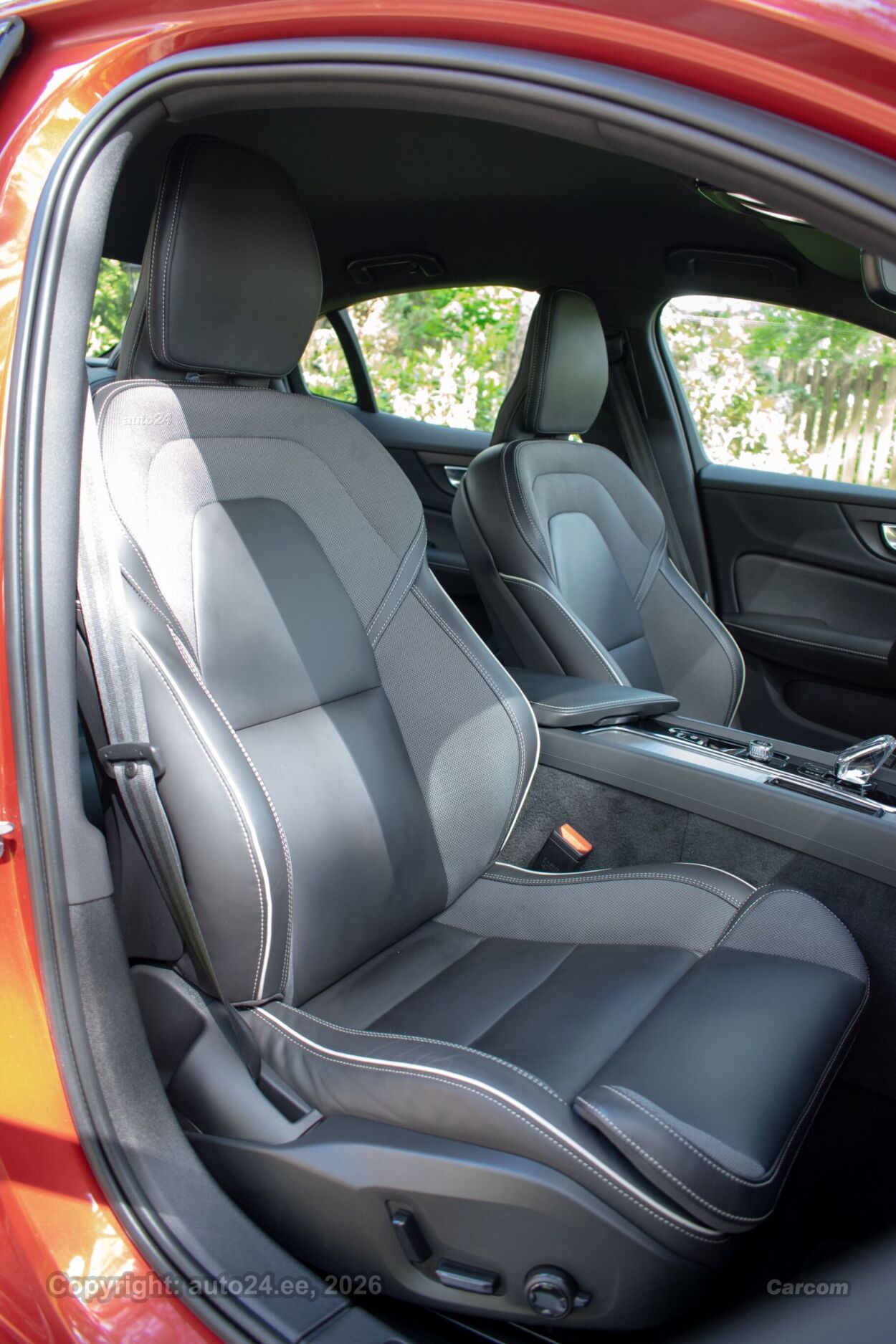 Volvo S60 AWD DARK R-Design Intelli SAFE PRO Wntr PRO 2.0 B5 MHEV KERS Kerghübriid 184 kW