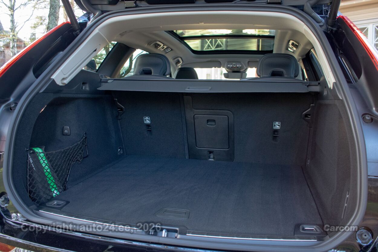 Volvo XC60 Ultimate DARK Xenium Fullopt 2.0 B4 MHEV KERS Kerghübriid 145 kW