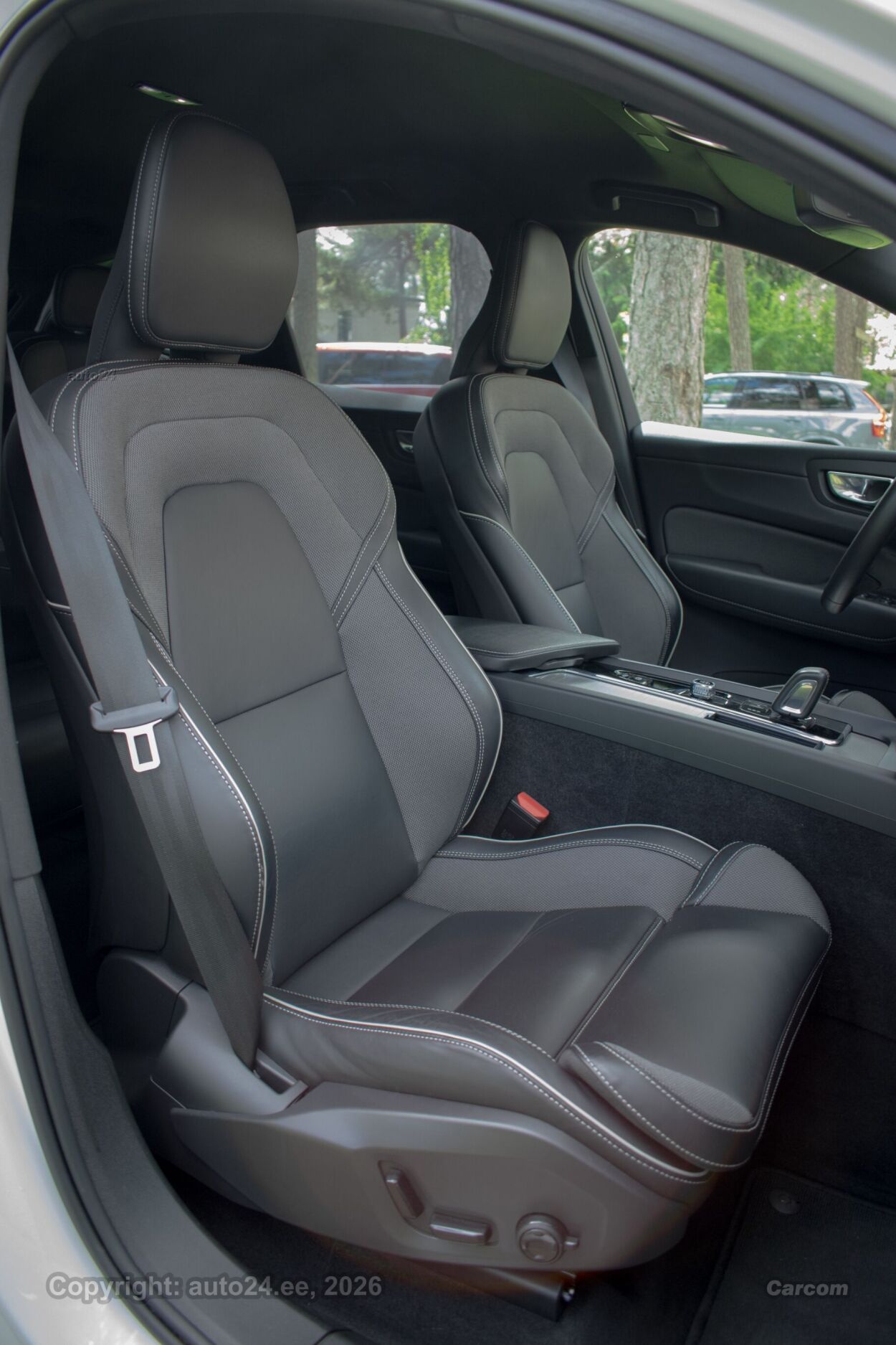 Volvo XC60 AWD R-Design Intelli SAFE Wntr 2.0 B5 AWD MHEV KERS Kerghübriid 183 kW