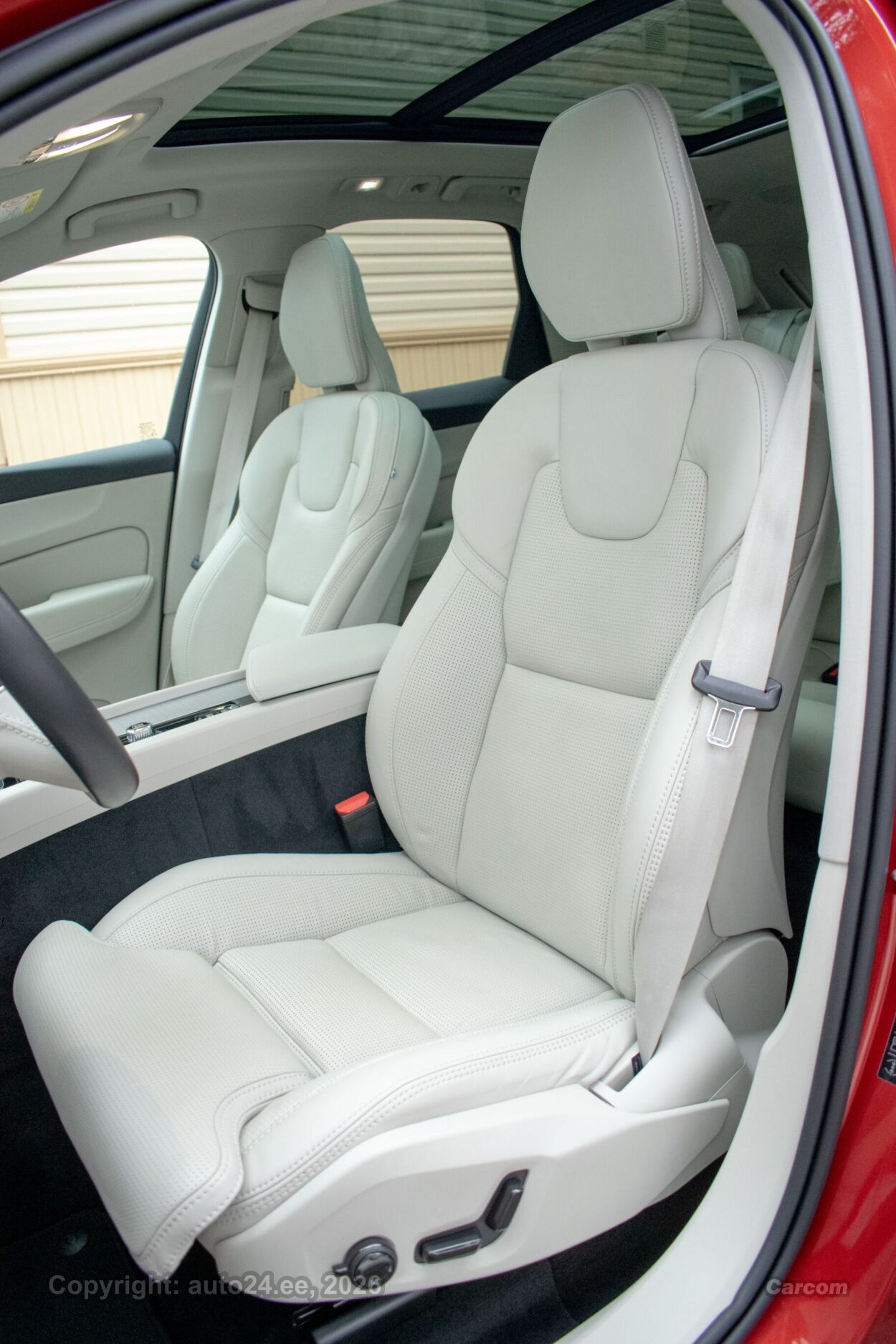 Volvo XC60 MY24 Ultimate DARK Xenium Intelli PRO Wntr 2.0 B4 AWD MHEV Kerghübriid 145 kW