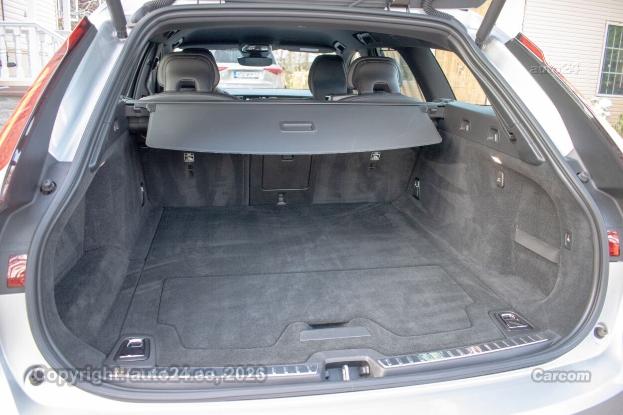 Volvo V90 T8 R-Design DARK Long Range 2.0 T8 AWD Recharge 335 kW