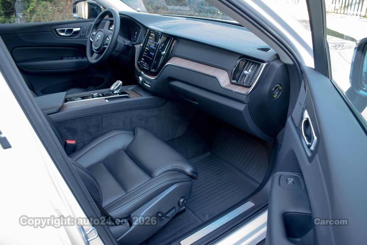 Volvo XC60 T8 Ultimate DARK Intelli PRO Xenium Wntr 2.0 T8 Recharge PHEV Long Range 335 kW