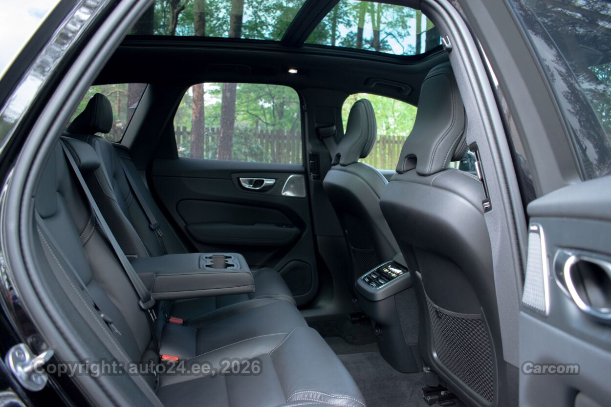 Volvo XC60 MY26 Facelift Ultra Black Fullopt 2.0 B5 AWD MHEV Kerghübriid 184 kW