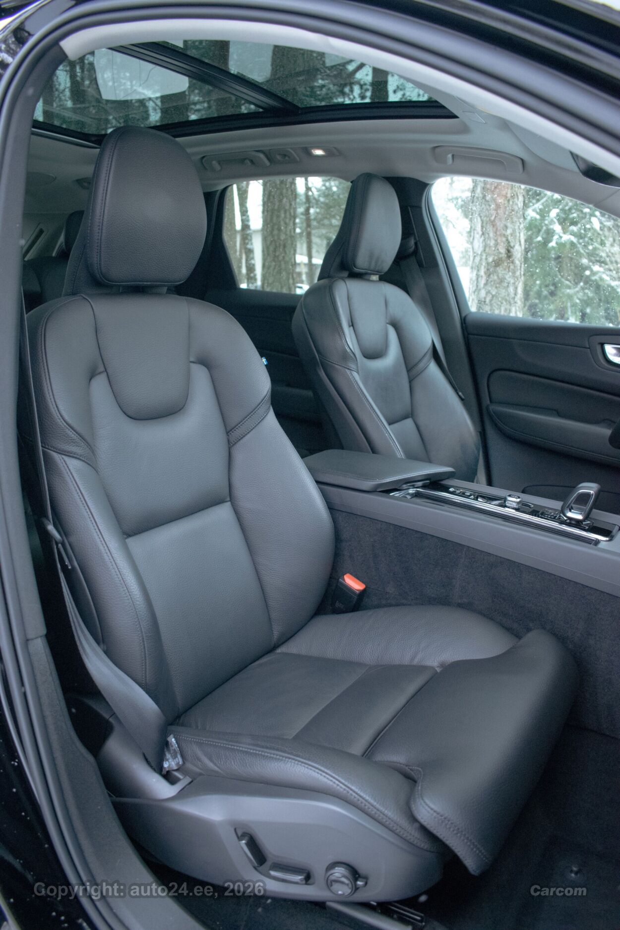 Volvo XC60 AWD DARK Plus Intelli Safe PRO Wntr 2.0 T8 Recharge PHEV Long Range MY2023 335 kW