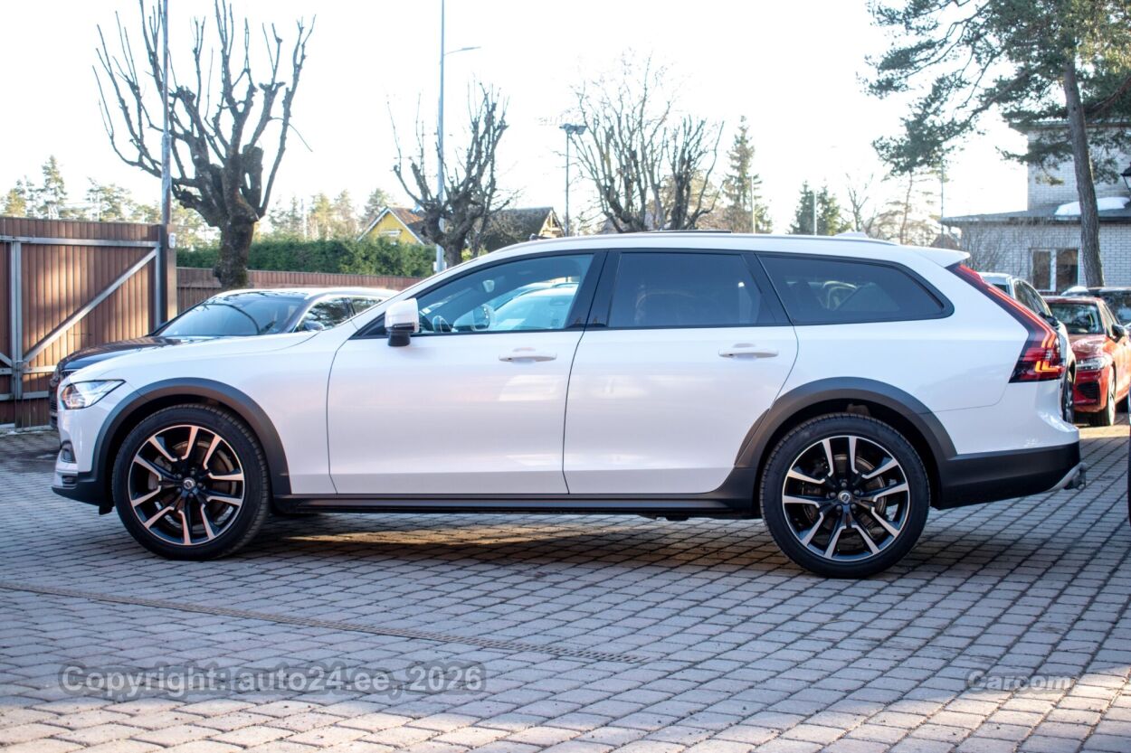Volvo V90 Cross Country MY23 Ultimate Bright Xenium Wntr 2.0 B5 AWD MHEV Kerghübriid 183 kW