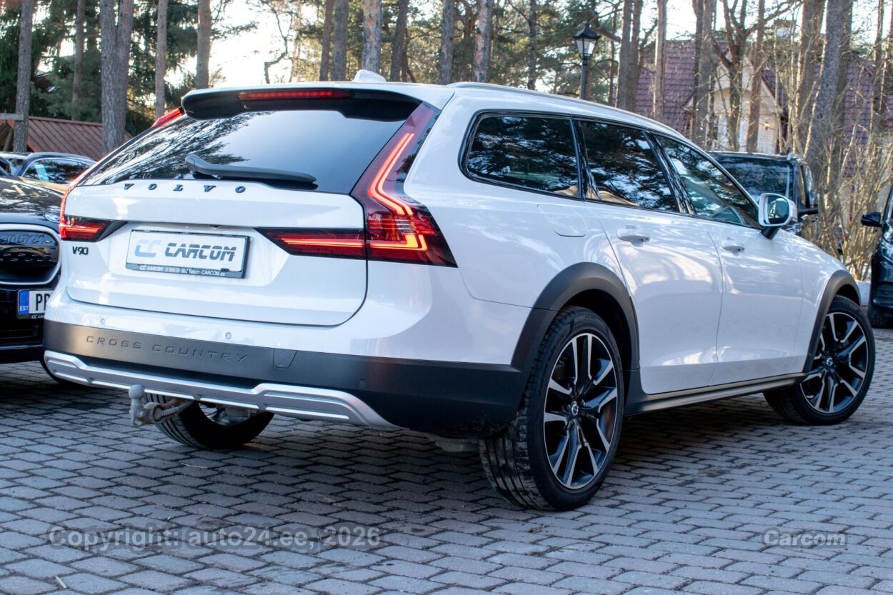 Volvo V90 Cross Country MY23 Ultimate Bright Xenium Wntr 2.0 B5 AWD MHEV Kerghübriid 183 kW