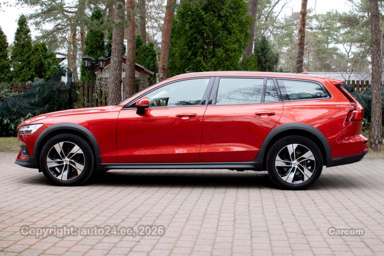 Volvo V60 Cross Country AWD PLUS Bright Intelli Safe PRO 2.0 B4 MHEV Kerghübriid MY2023 145 kW
