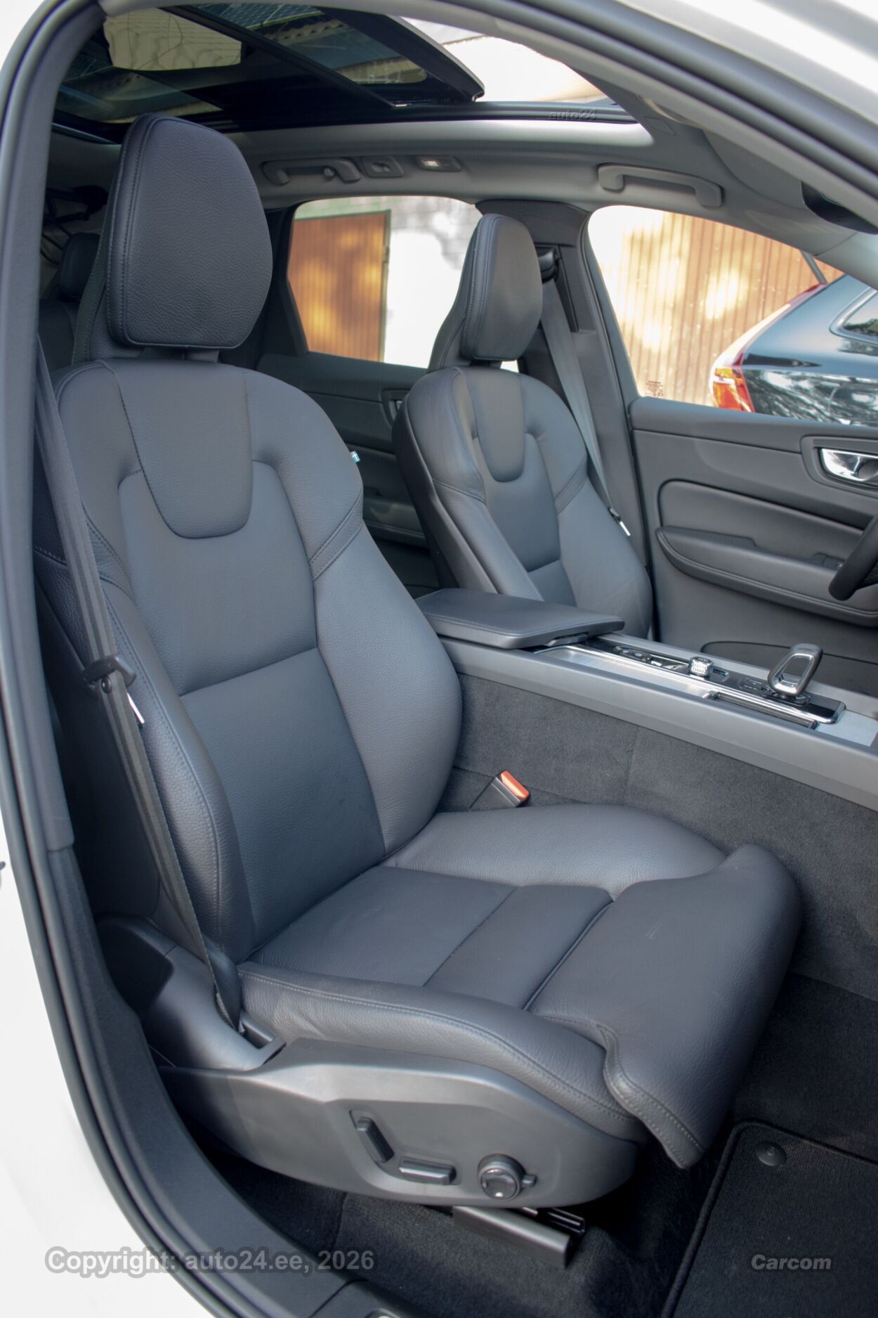 Volvo XC60 AWD Bright T6 Recharge Intelli Safe Sky Wntr 2.0 T6 Recharge Plug-In Pistikhübriid 293 kW