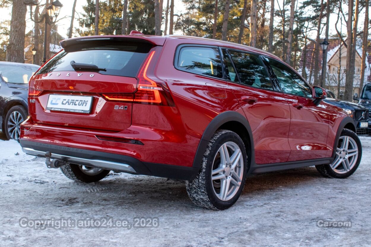 Volvo V60 Cross Country AWD PLUS Bright Intelli Safe PRO 2.0 B4 MHEV Kerghübriid MY2023 145 kW