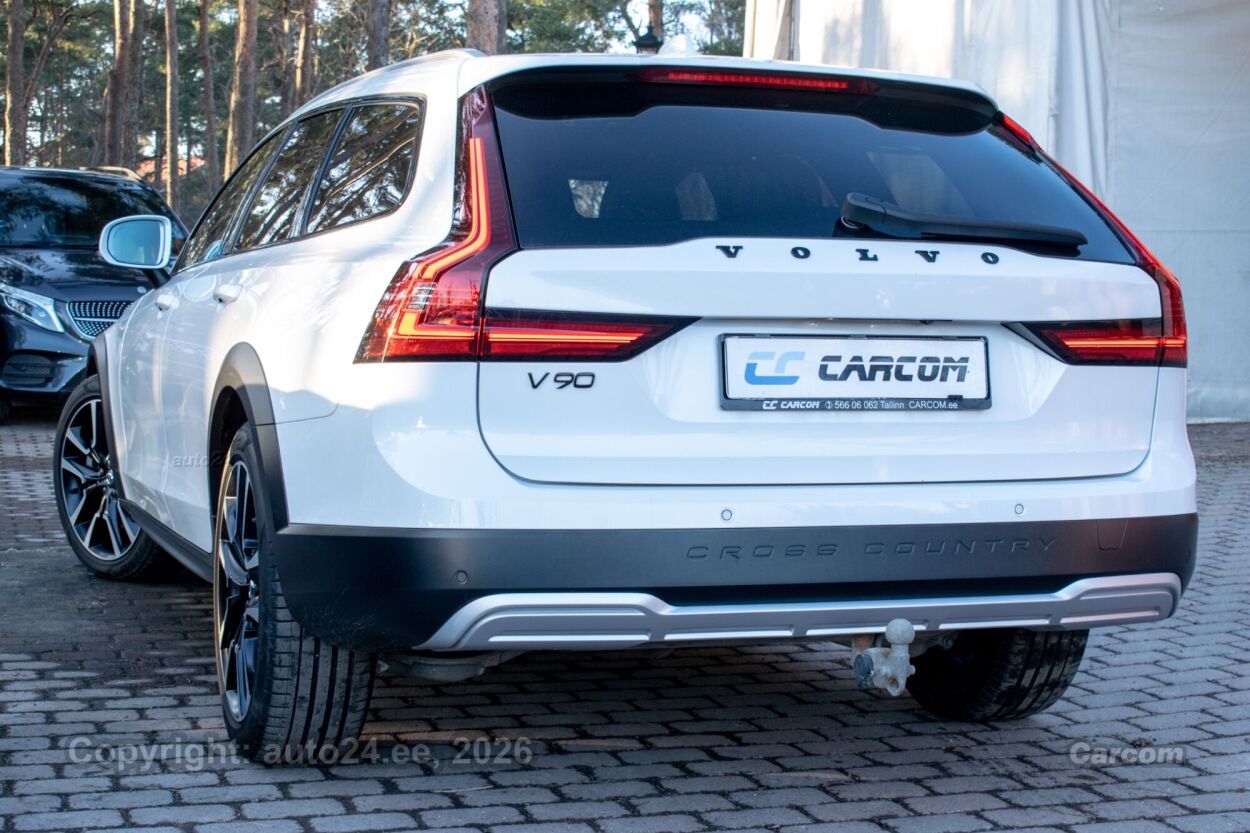 Volvo V90 Cross Country MY23 Ultimate Bright Xenium Wntr 2.0 B5 AWD MHEV Kerghübriid 183 kW