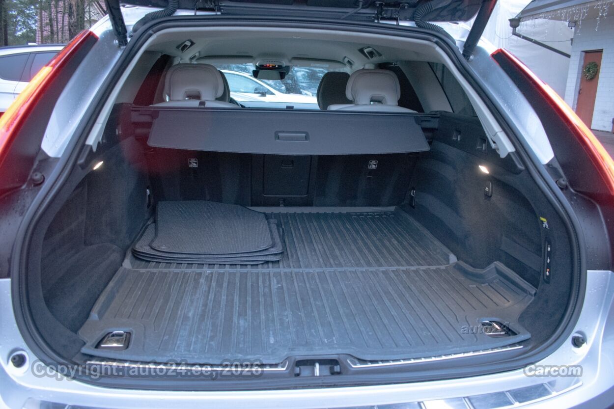 Volvo V90 Cross Country AWD Intelli SAFE PRO Family Wntr 2.0 D4 MY2019 140 kW