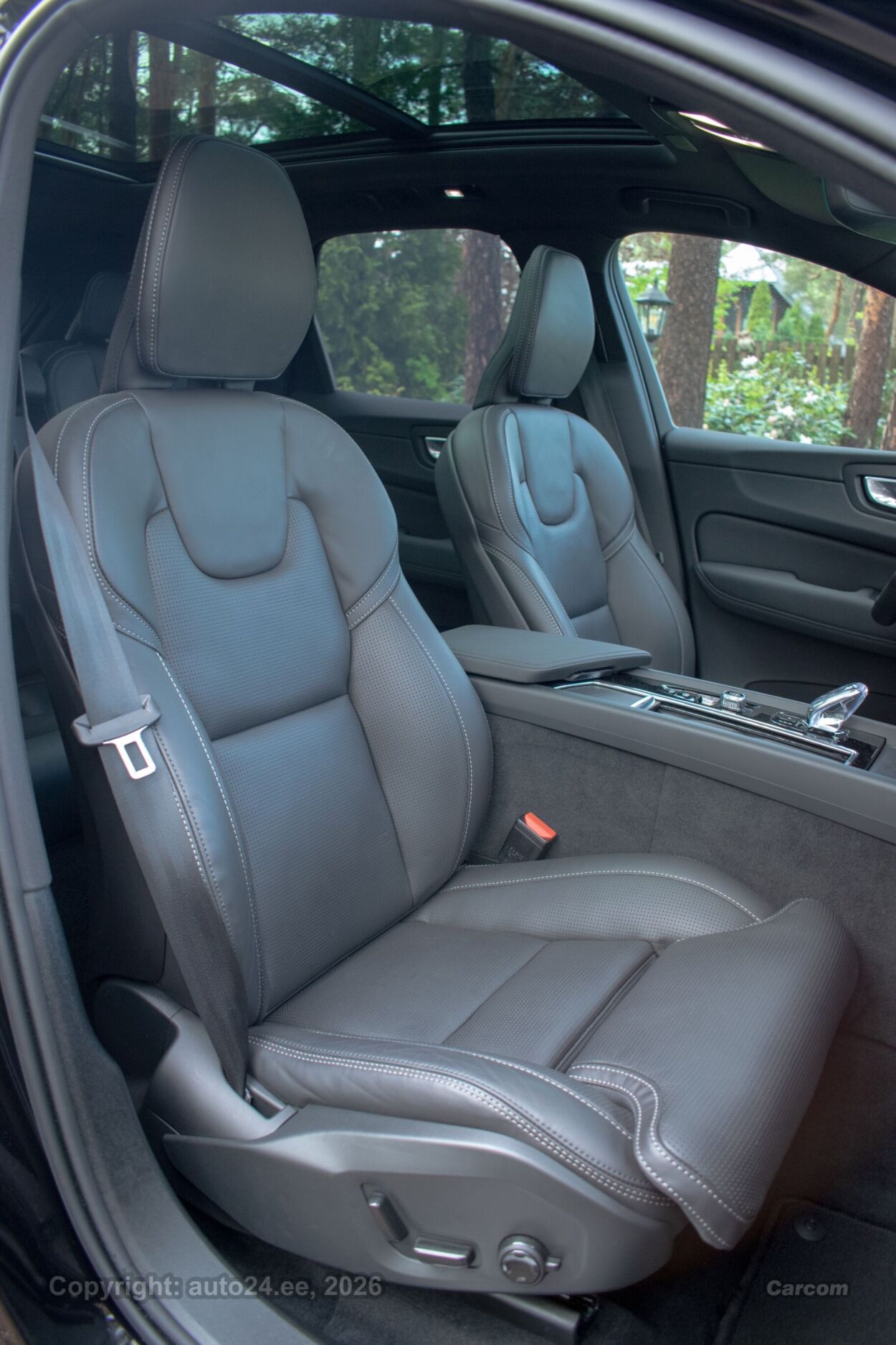 Volvo XC60 MY26 Facelift Ultra Black Fullopt 2.0 B5 AWD MHEV Kerghübriid 184 kW
