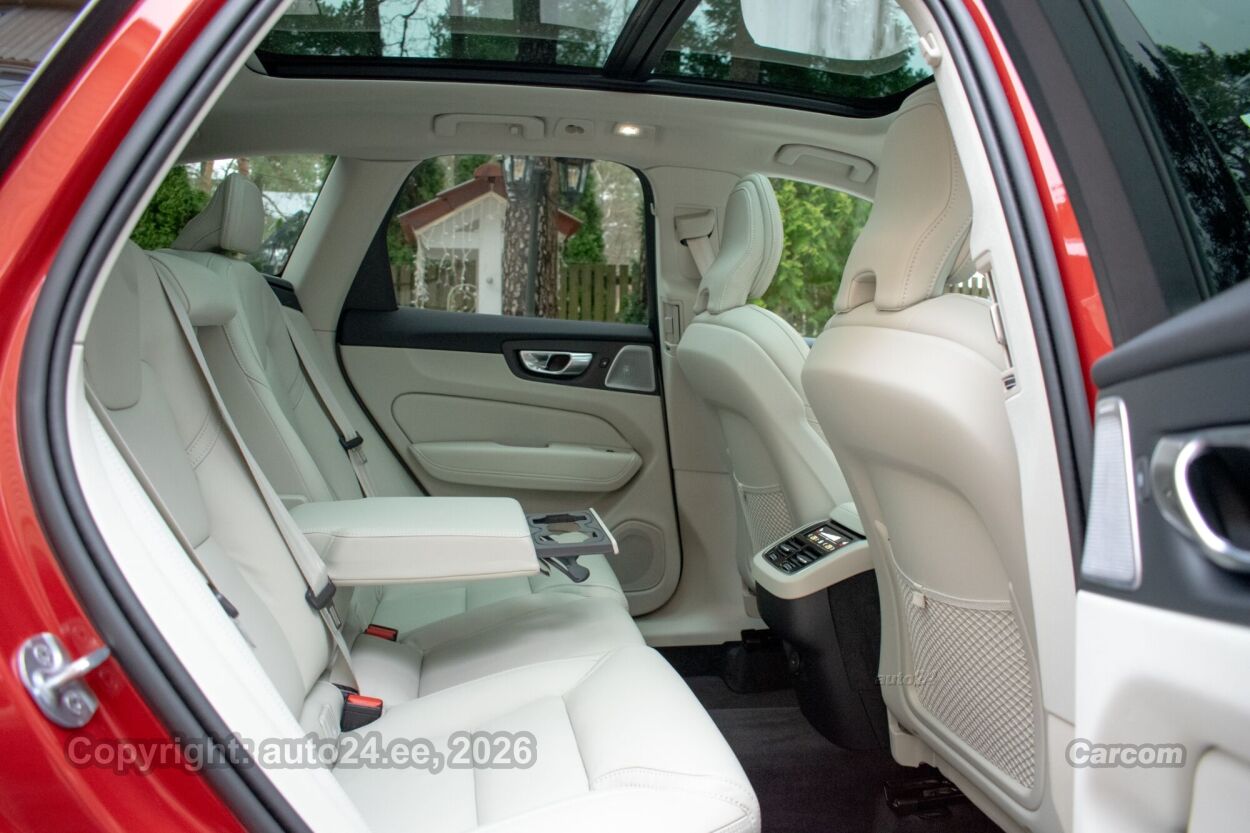 Volvo XC60 MY24 Ultimate DARK Xenium Intelli PRO Wntr 2.0 B4 AWD MHEV Kerghübriid 145 kW