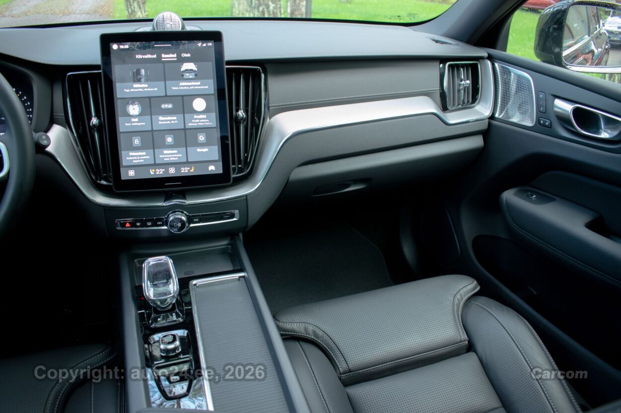 Volvo XC60 MY26 Facelift Ultra Black Fullopt 2.0 B5 AWD MHEV Kerghübriid 184 kW