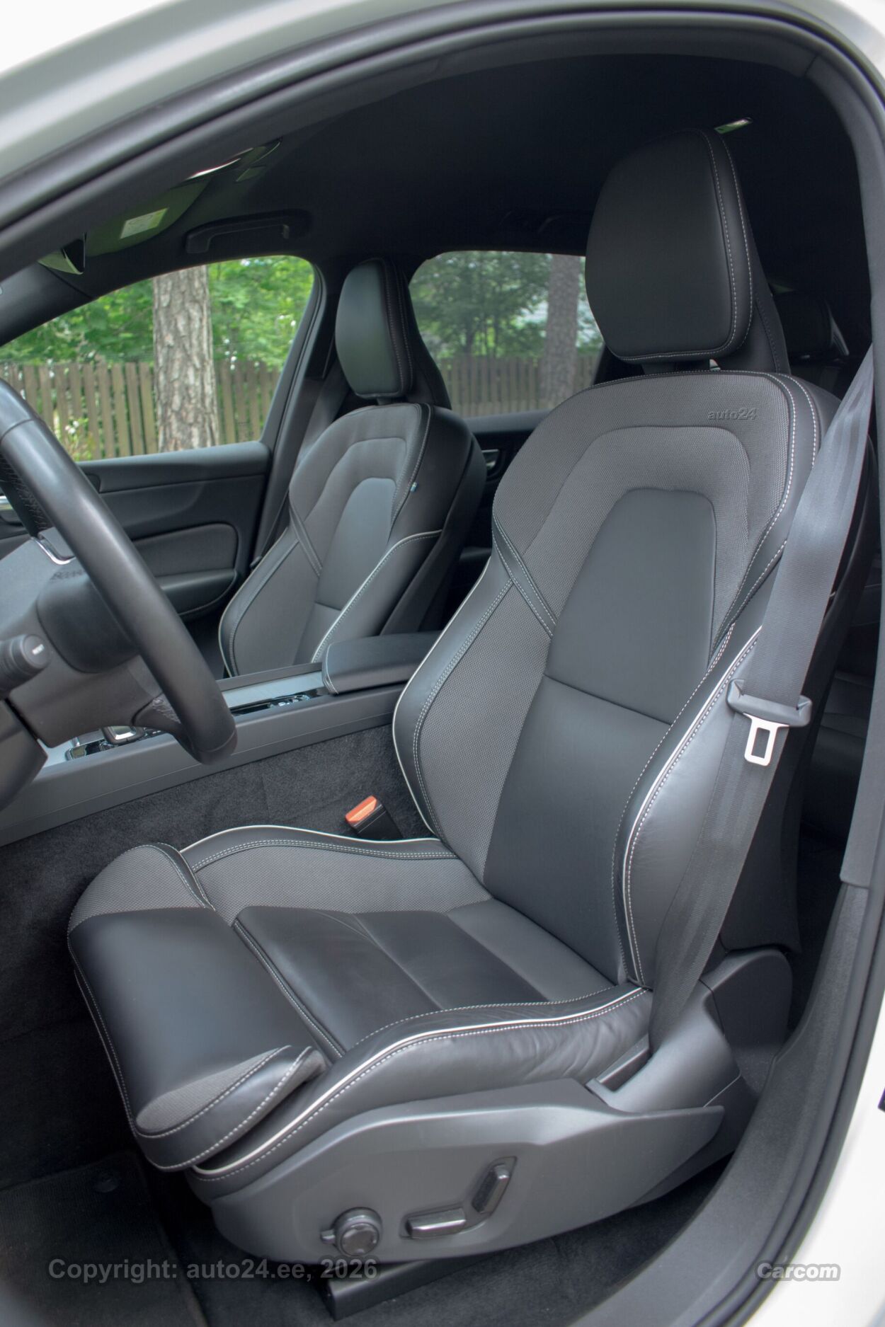 Volvo XC60 AWD R-Design Intelli SAFE Wntr 2.0 B5 AWD MHEV KERS Kerghübriid 183 kW