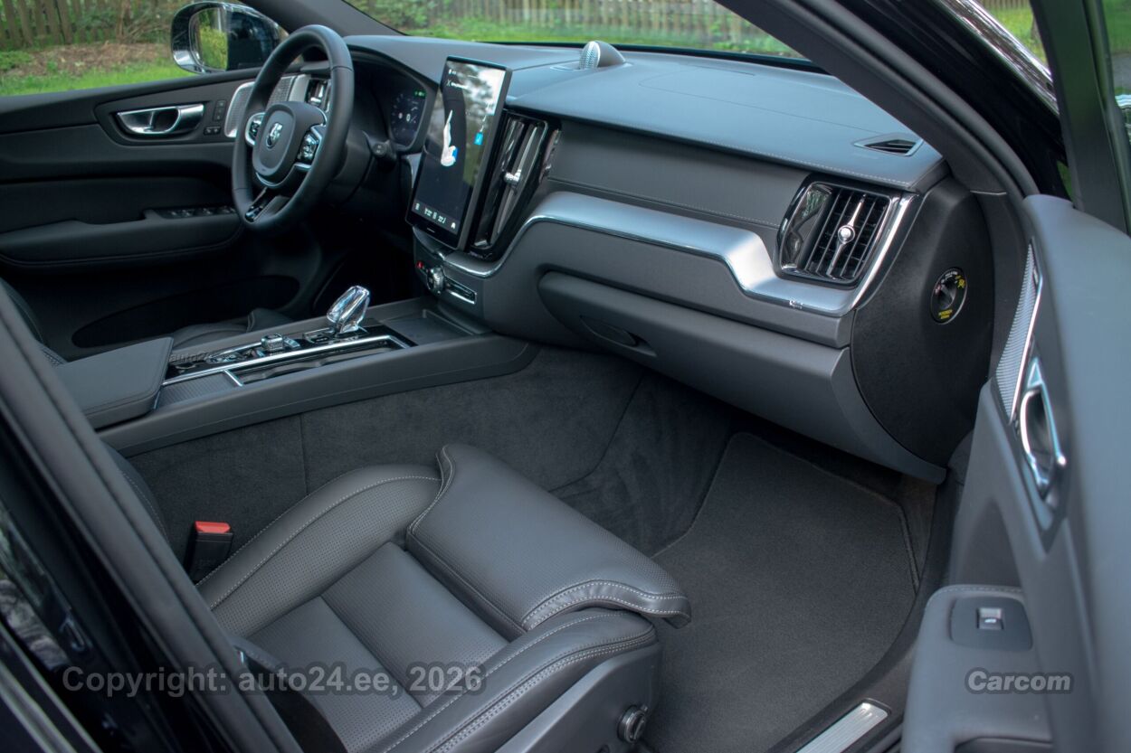 Volvo XC60 MY26 Facelift Ultra Black Fullopt 2.0 B5 AWD MHEV Kerghübriid 184 kW