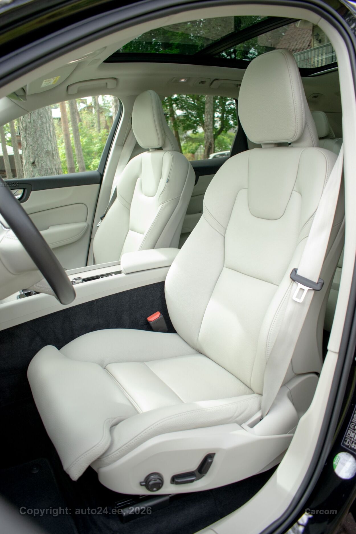 Volvo XC60 AWD H&K Long Range PLUS Intelli PRO Wntr 2.0 T6 PHEV Recharge Plug-In 293 kW