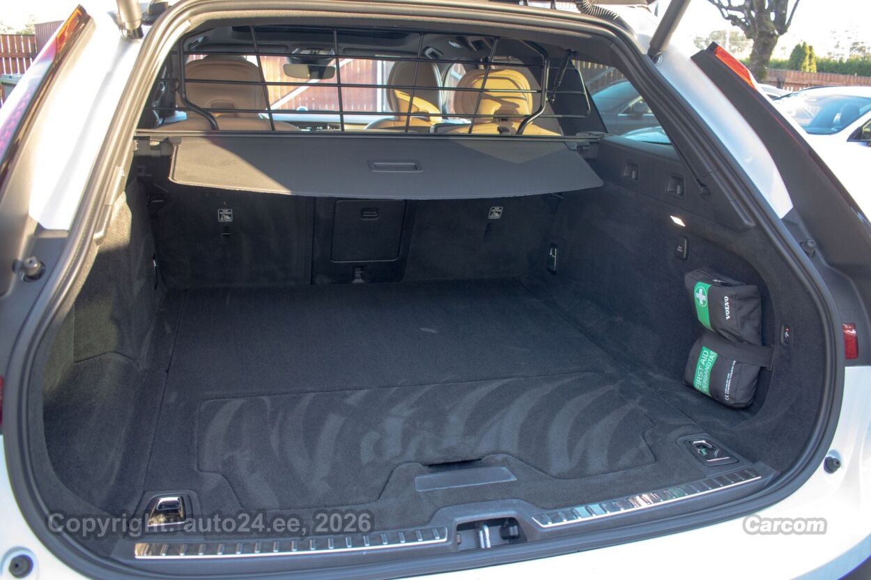 Volvo V90 Cross Country MY23 Ultimate Bright Xenium Wntr 2.0 B5 AWD MHEV Kerghübriid 183 kW