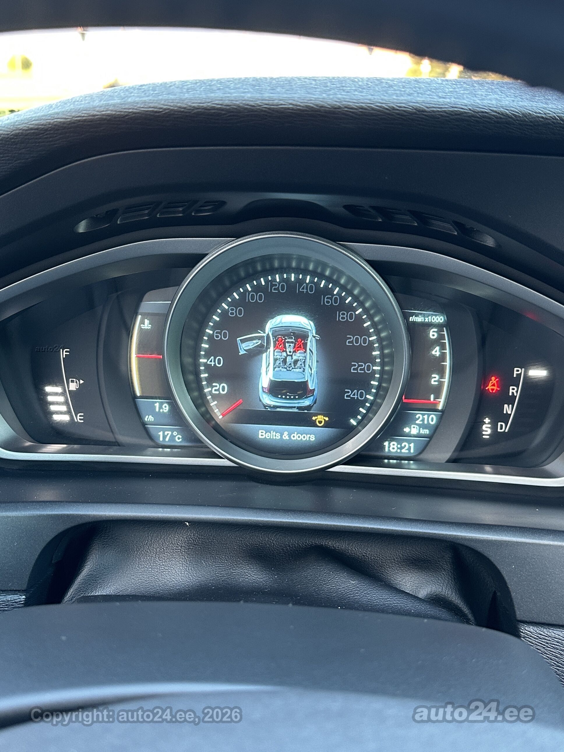 Volvo V40 Cross Country - 11