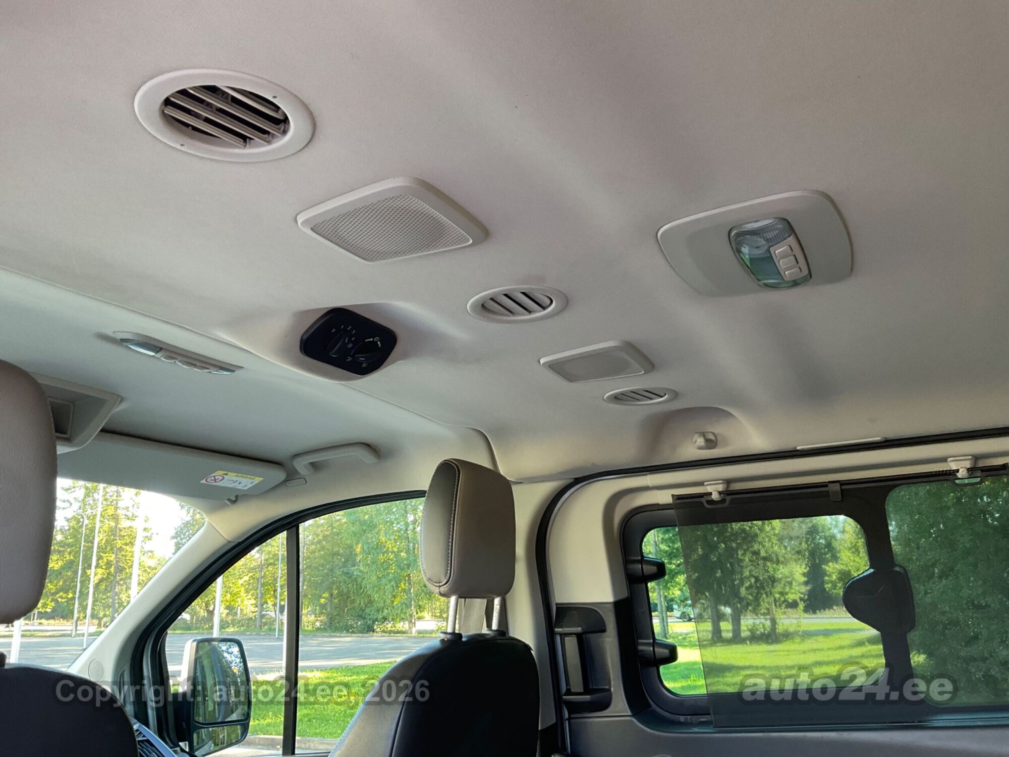 Ford Tourneo Custom - 11