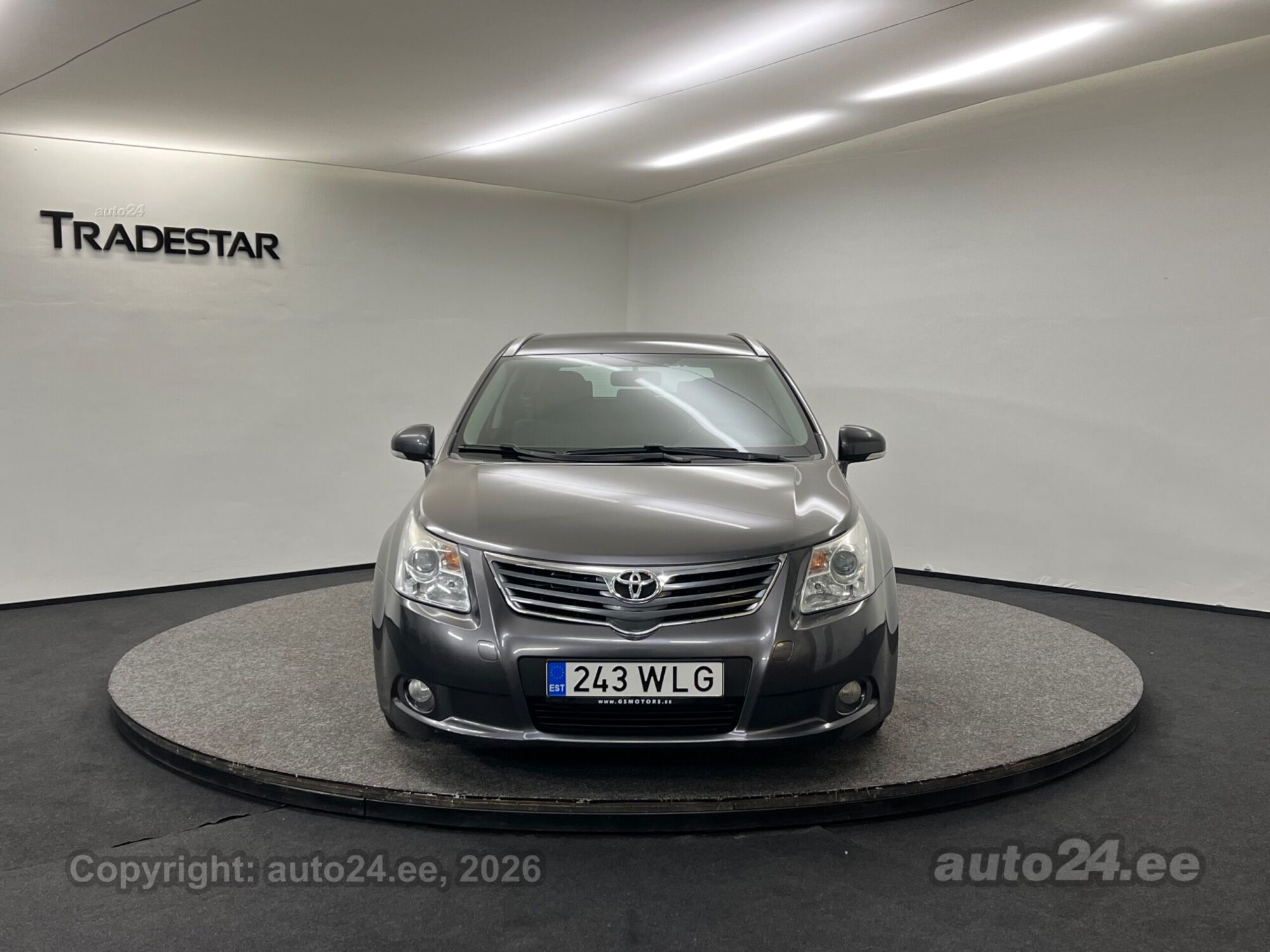 Toyota Avensis 2011 — вигляд ззаду